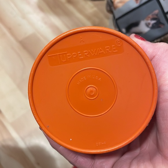 Vintage late 80’s/early 90’s Tupperware giant cup with lid - Picture 3 of 4